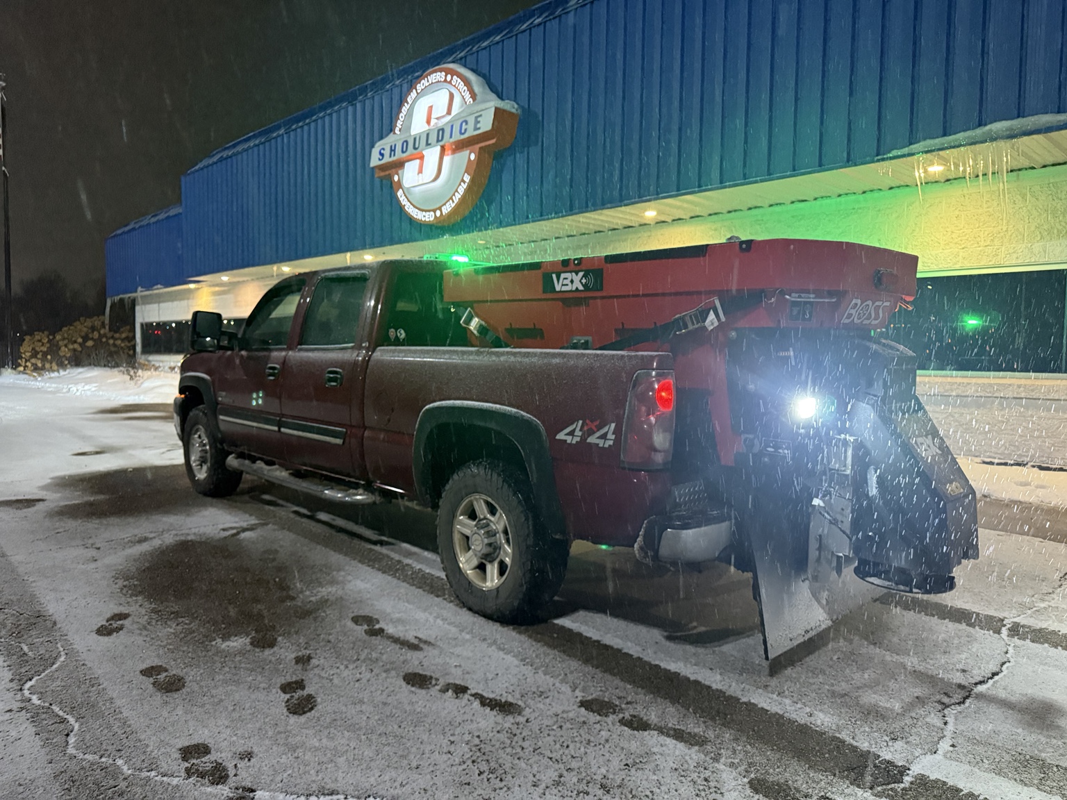 Commercial snow service truck equipped with a rear salt spreader